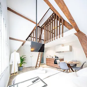 https://new-family-penthouse-7min-from-rotterdam-central.utrechthotels.net